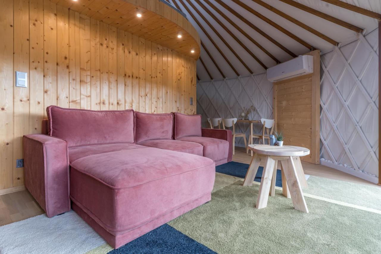 Gorski Glamping - Caloroczne Jurty Z Widokiem Tylmanowa エクステリア 写真