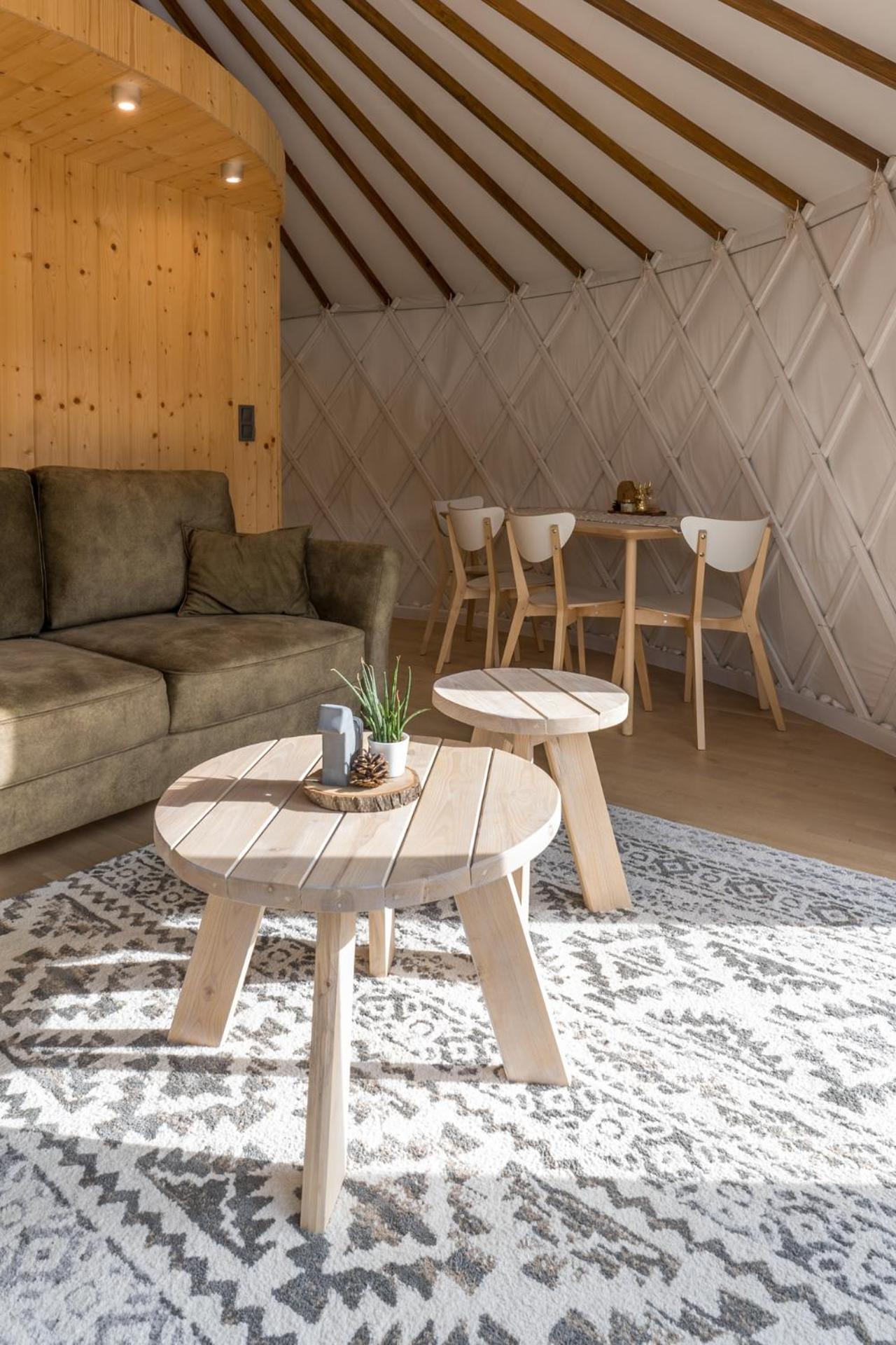 Gorski Glamping - Caloroczne Jurty Z Widokiem Tylmanowa エクステリア 写真