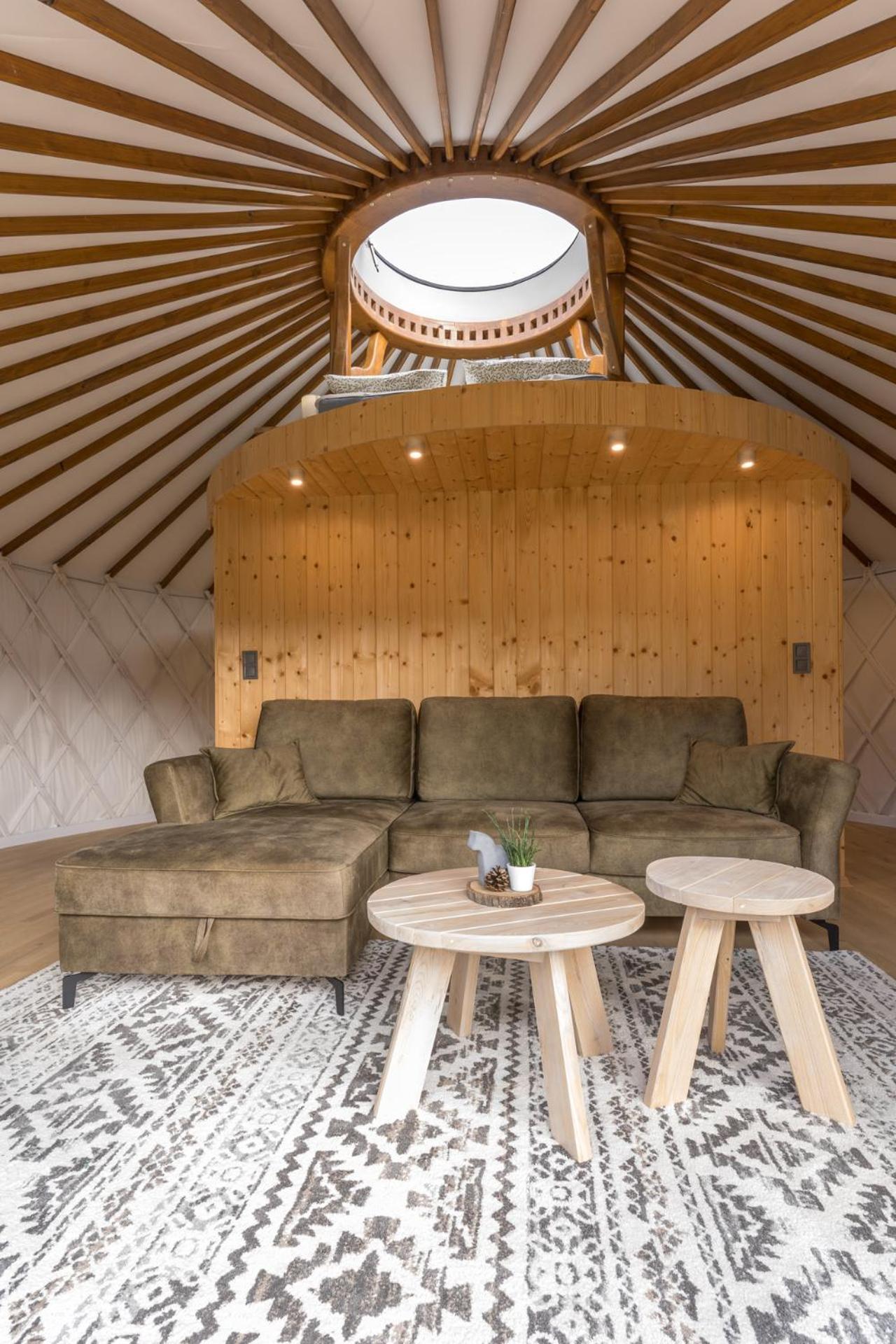 Gorski Glamping - Caloroczne Jurty Z Widokiem Tylmanowa エクステリア 写真